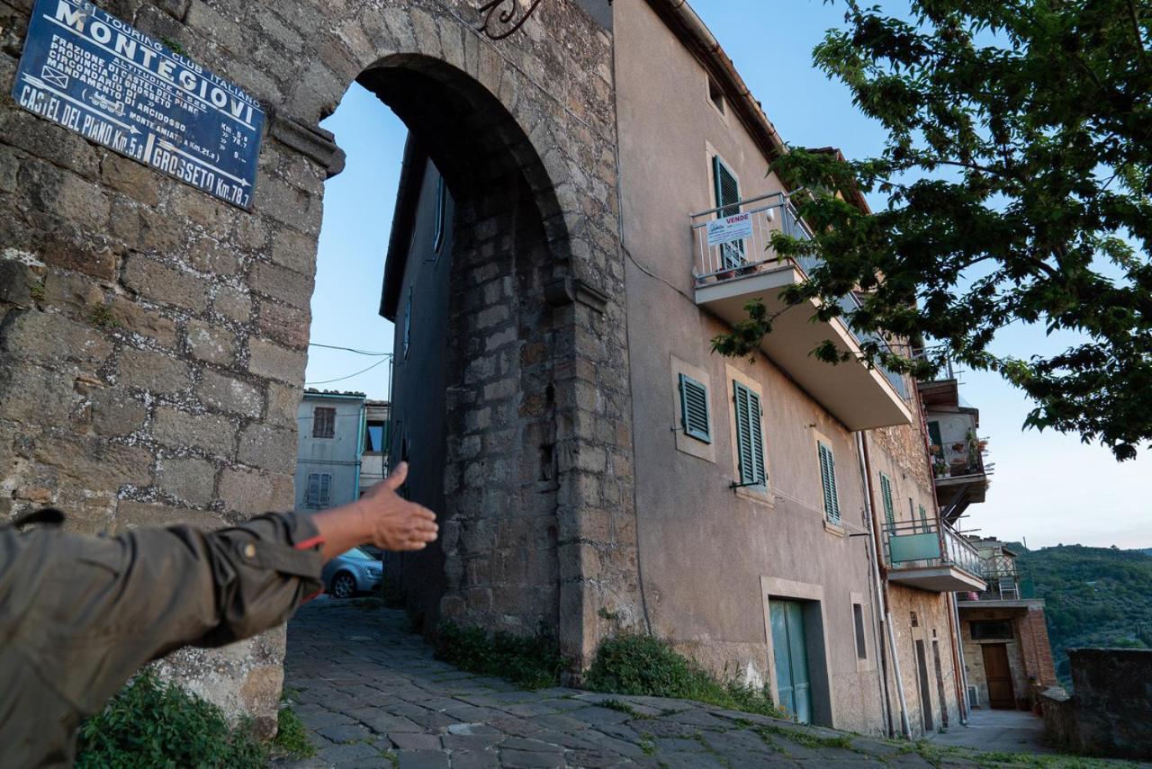 Montegiovi Casa Angolo Cantina Nel Castello מראה חיצוני תמונה