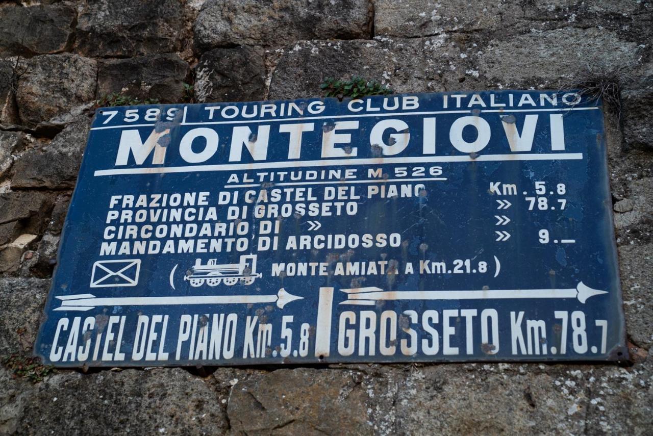 Montegiovi Casa Angolo Cantina Nel Castello מראה חיצוני תמונה